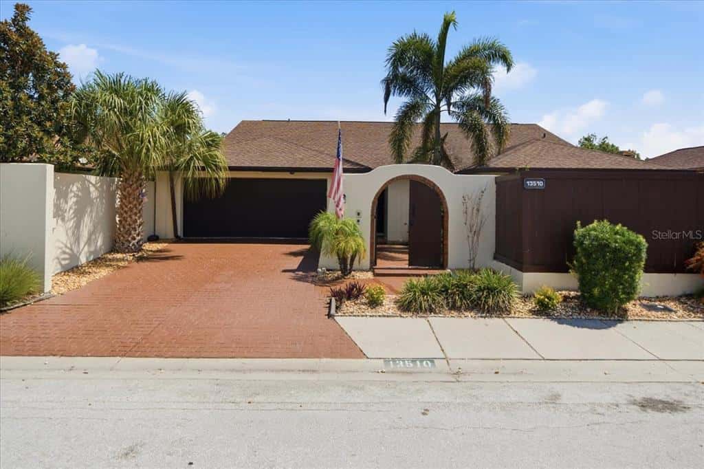 Single Family Residence in TAMPA