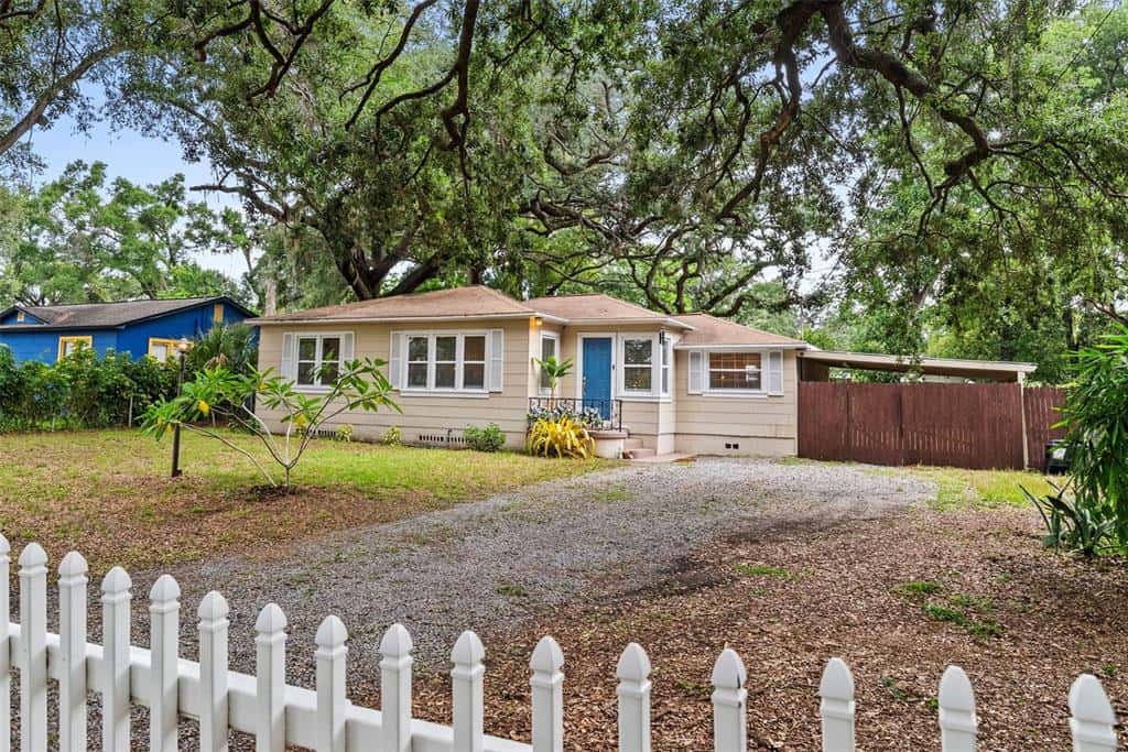 Single Family Residence in TAMPA