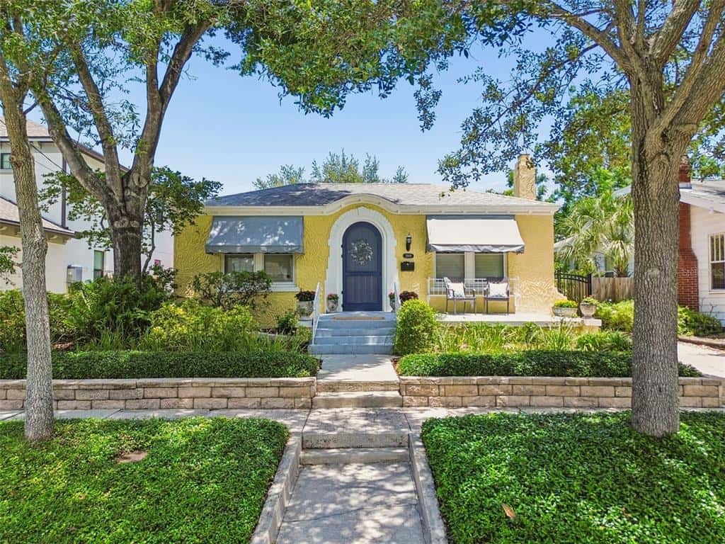 Single Family Residence in TAMPA
