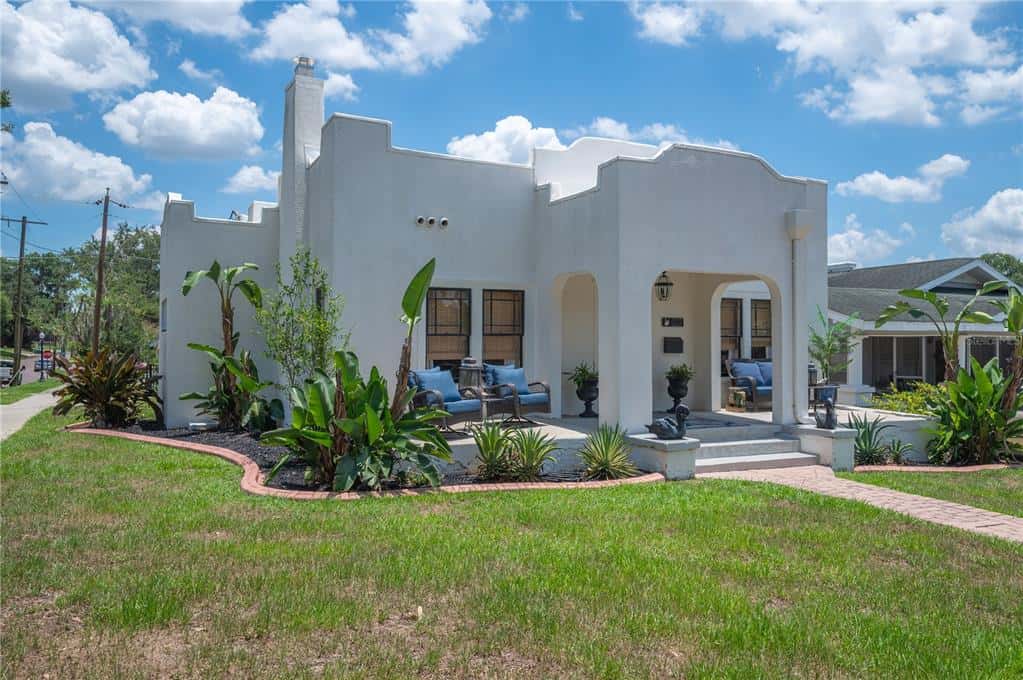 Single Family Residence in LAKELAND