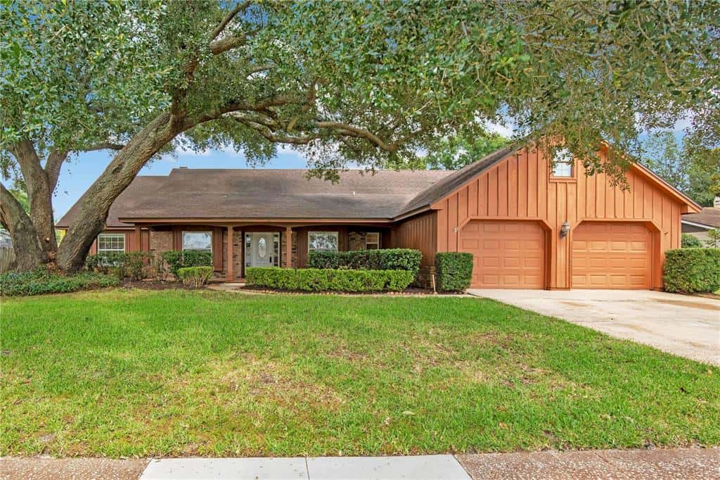 Single Family Residence in ORLANDO