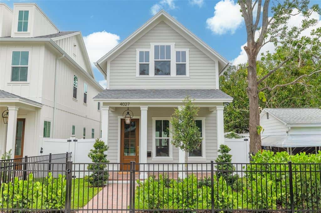 Single Family Residence in ST PETERSBURG