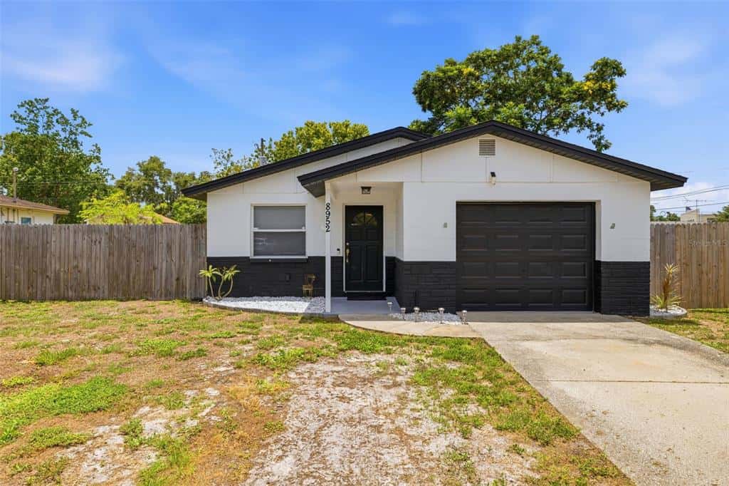 Single Family Residence in SEMINOLE
