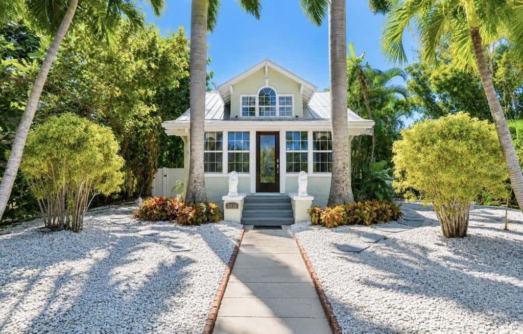 Single Family Residence in ST PETE BEACH