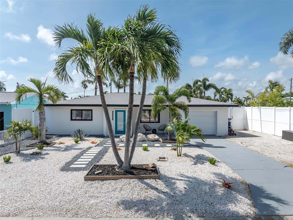 Single Family Residence in ST PETE BEACH