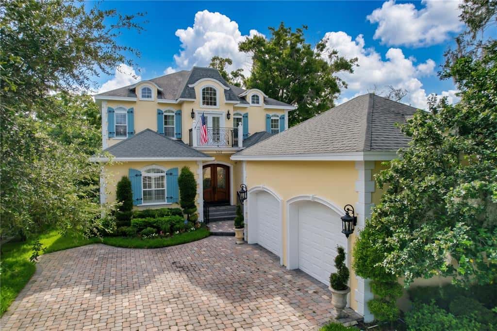 Single Family Residence in TAMPA