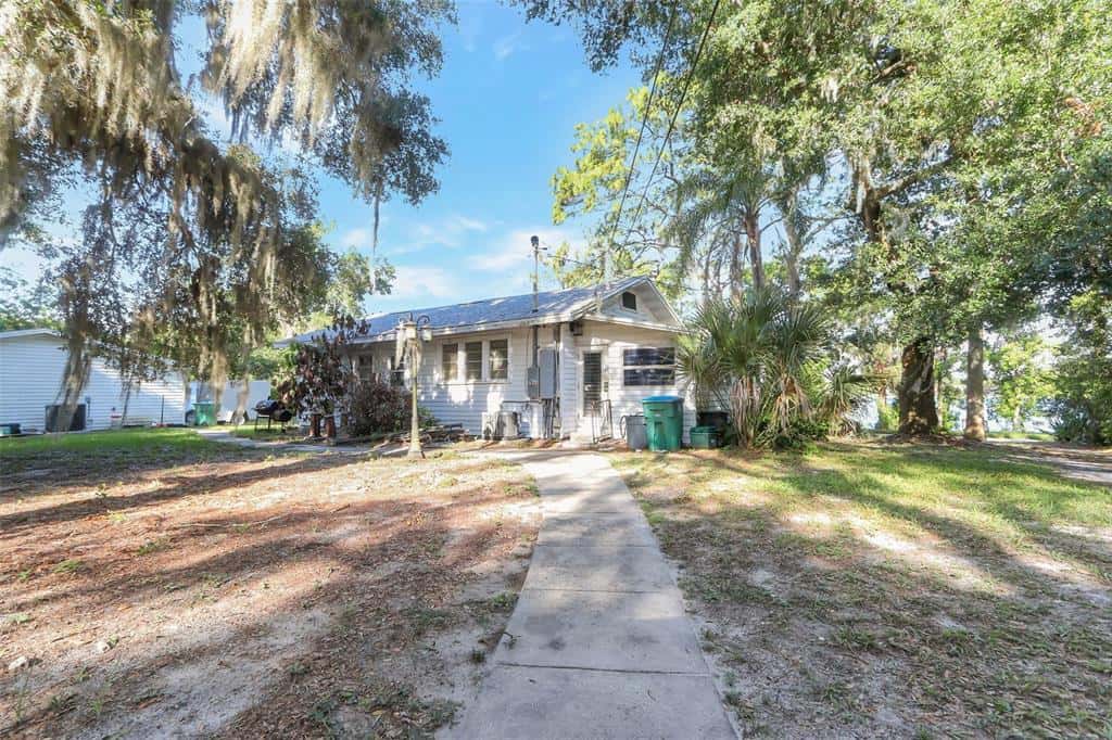Single Family Residence in LONGWOOD