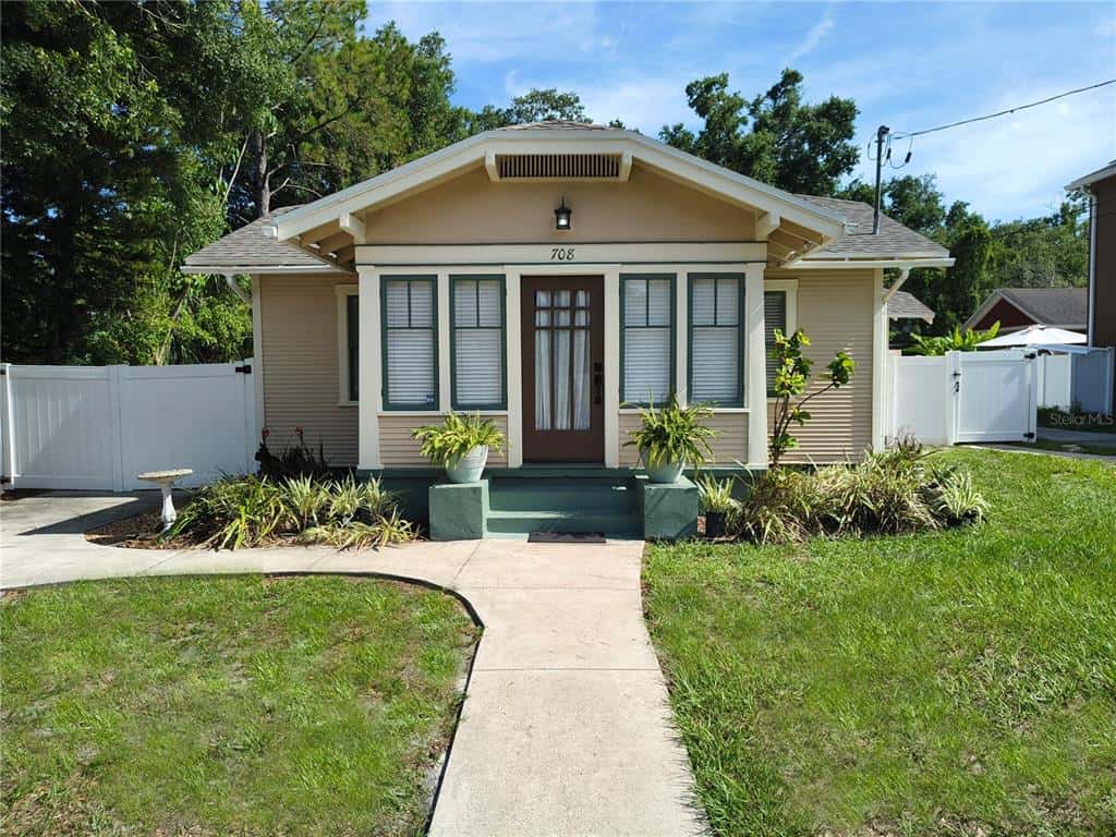 Single Family Residence in TAMPA