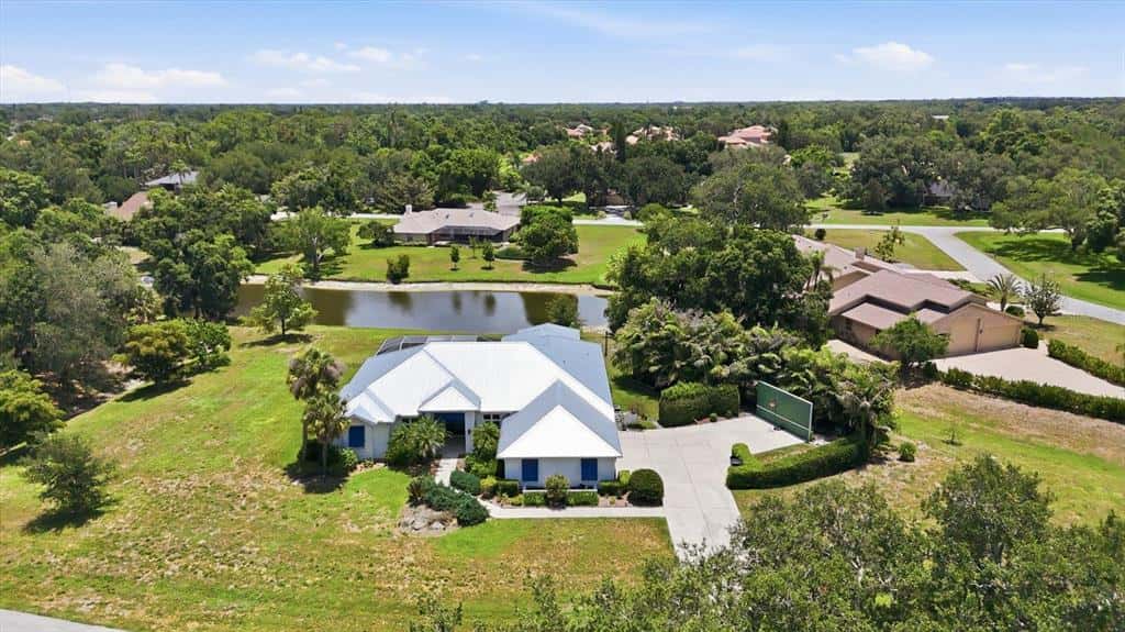 Single Family Residence in SARASOTA