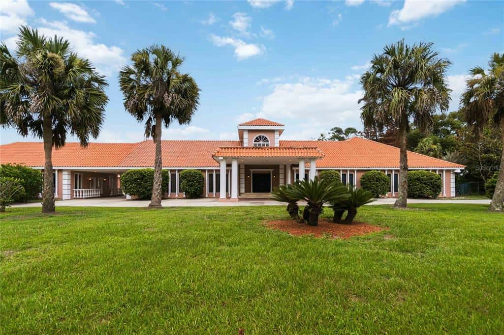 Single Family Residence in WINTER SPRINGS