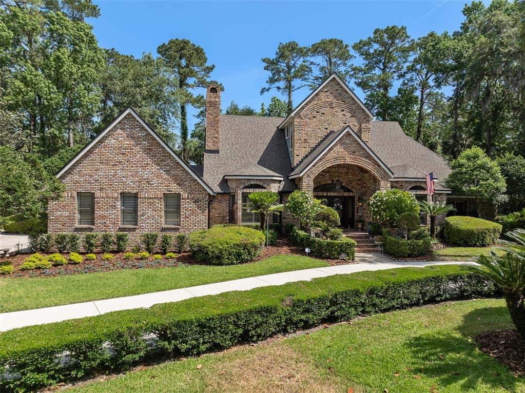 Single Family Residence in LONGWOOD