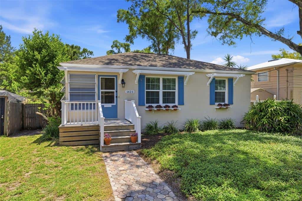 Single Family Residence in TAMPA
