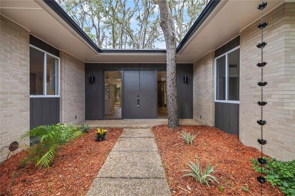 Single Family Residence in TAMPA