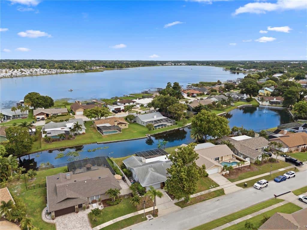 Single Family Residence in LARGO