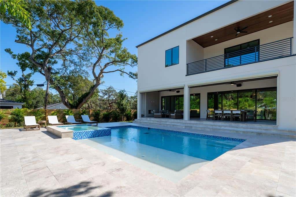 Single Family Residence in TAMPA