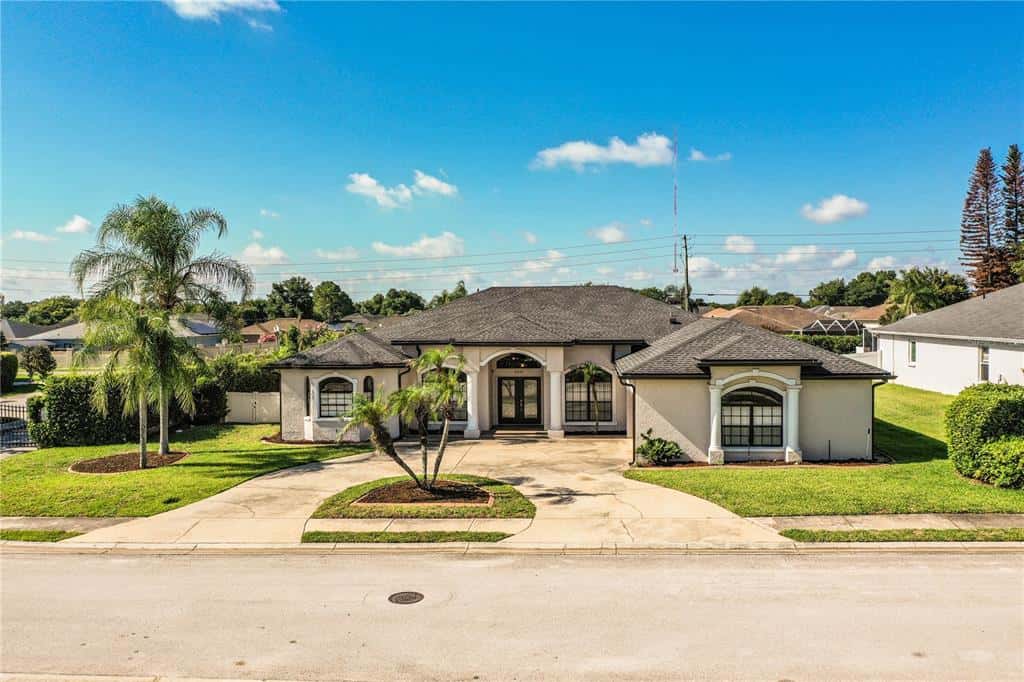 Single Family Residence in LAKELAND
