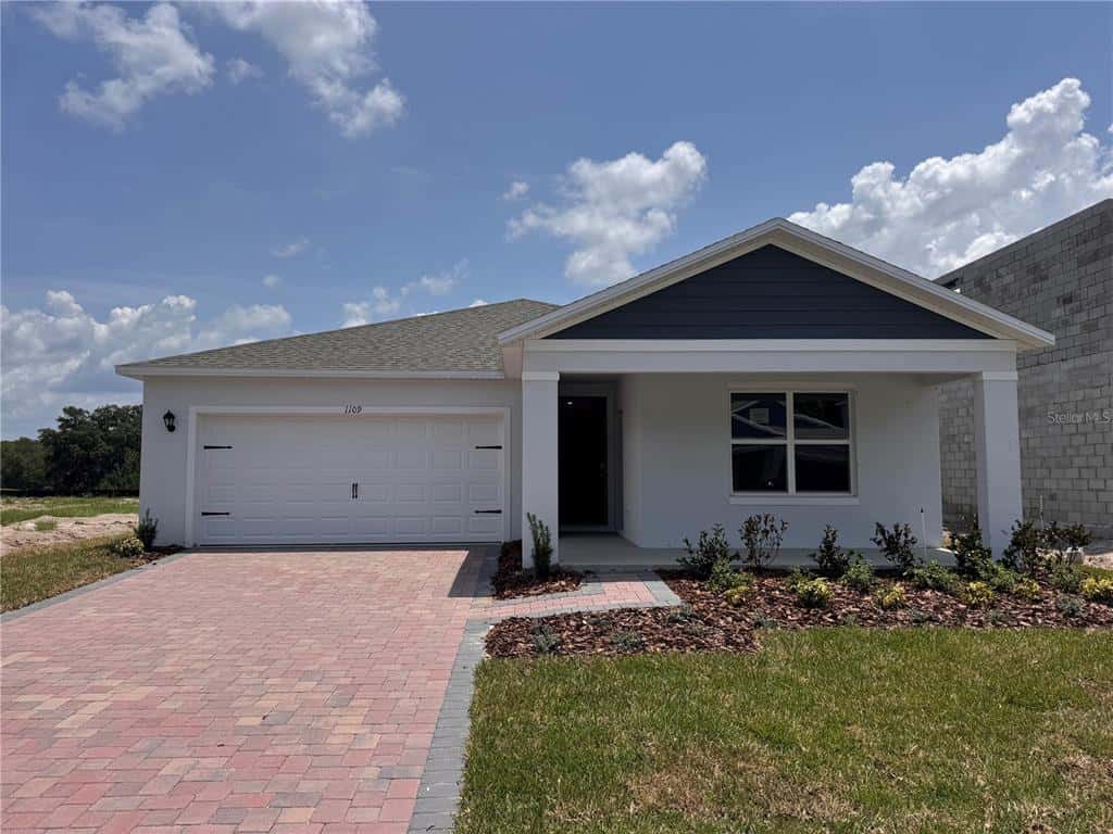 Single Family Residence in APOPKA