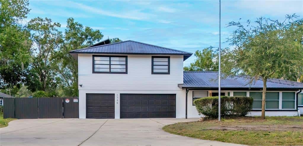Single Family Residence in TAMPA