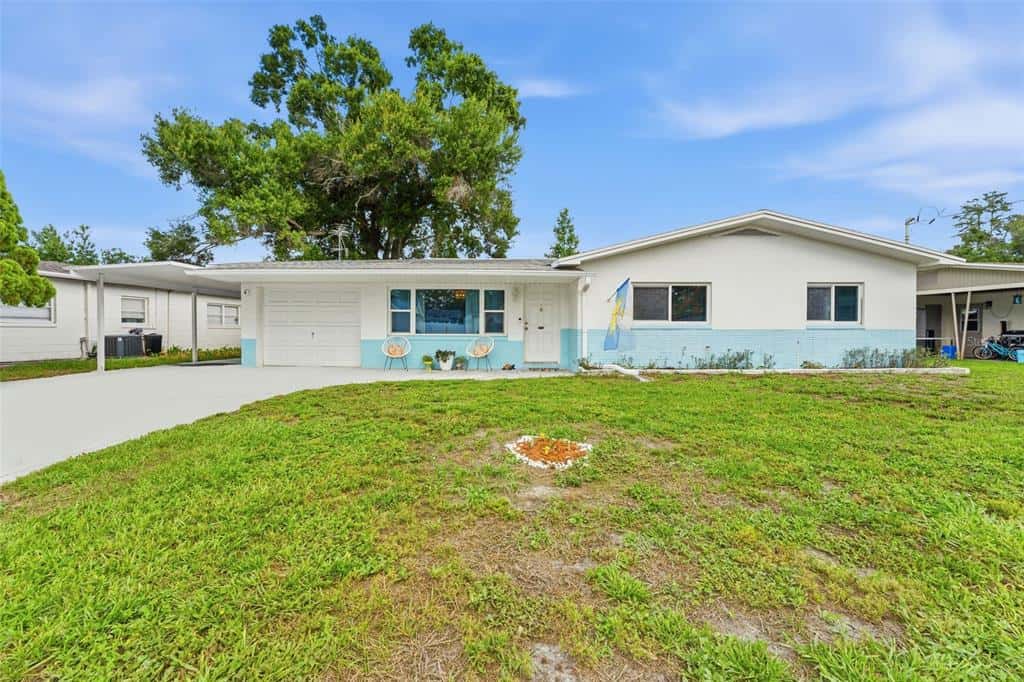 Single Family Residence in TAMPA