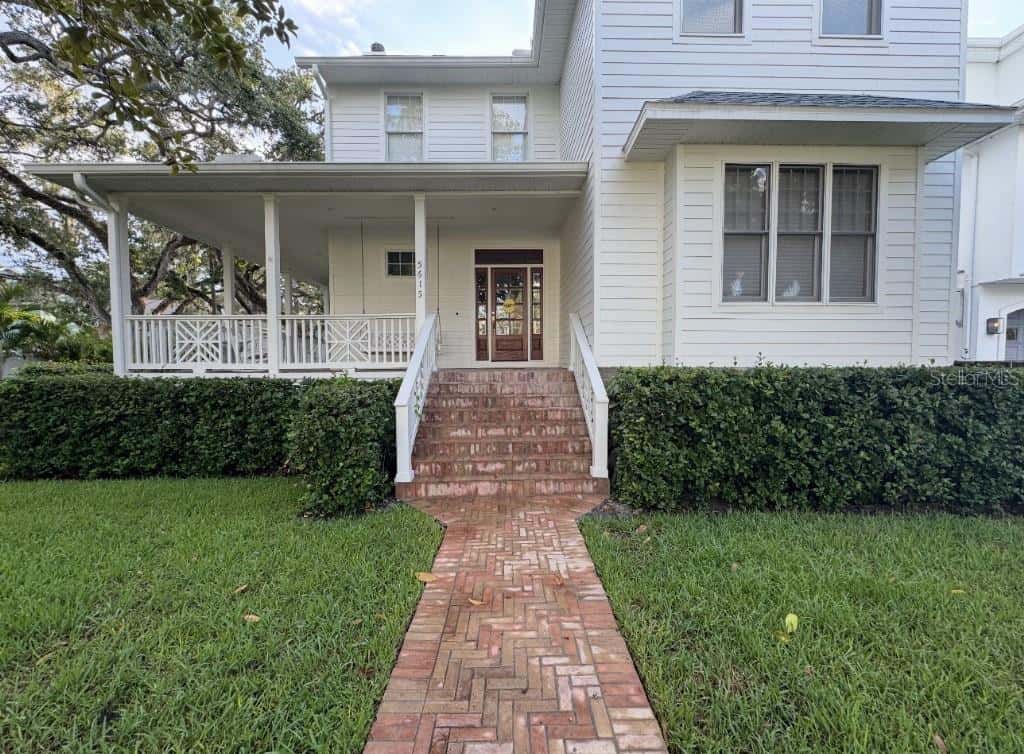 Single Family Residence in TAMPA