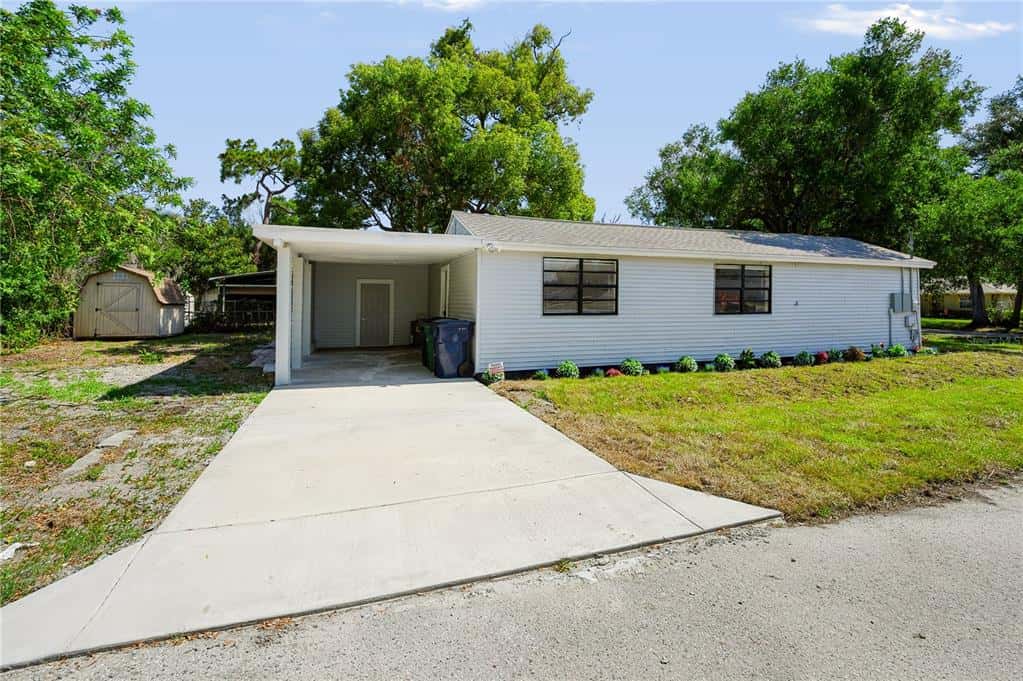 Single Family Residence in TAMPA