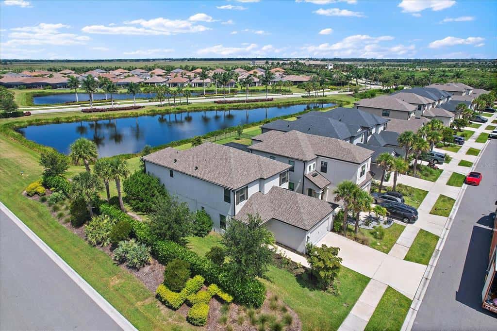 Single Family Residence in SARASOTA