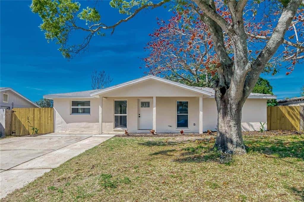 Single Family Residence in CLEARWATER