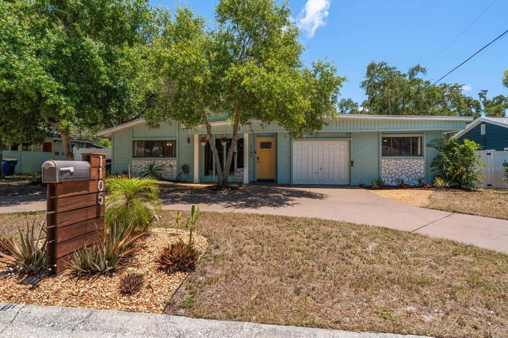 Single Family Residence in CLEARWATER