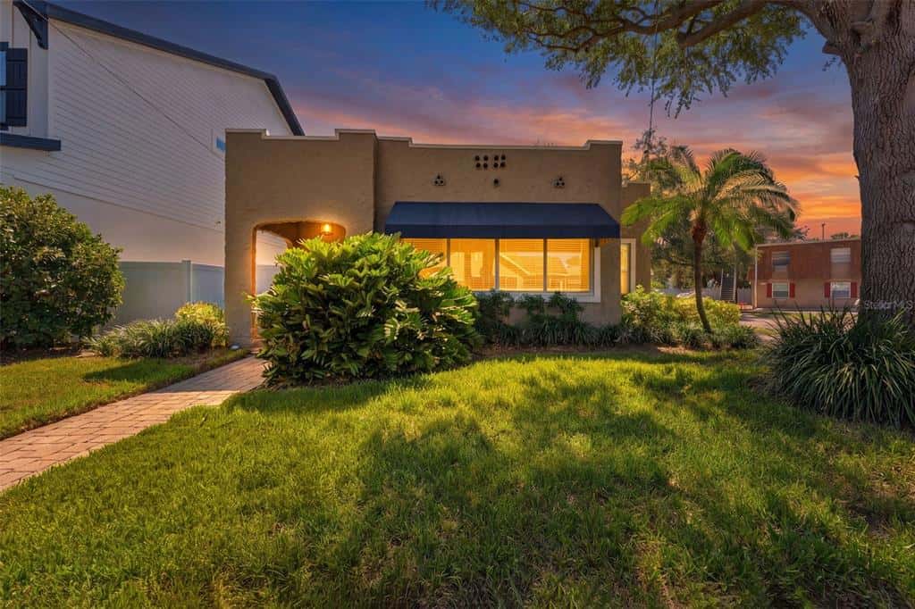 Single Family Residence in TAMPA