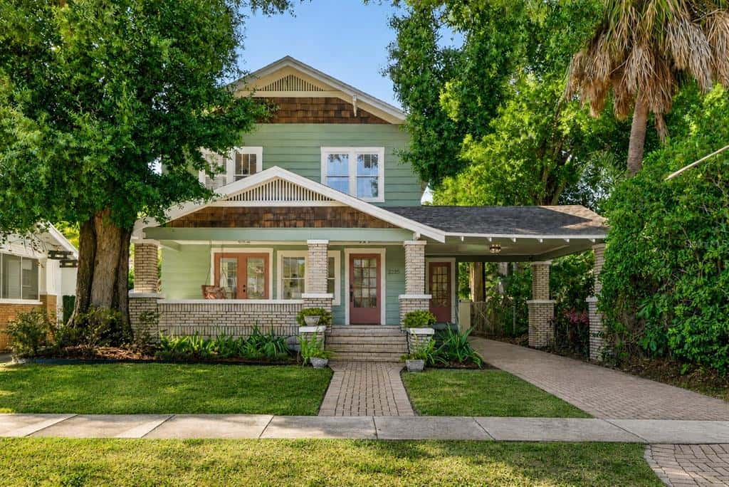 Single Family Residence in ST PETERSBURG
