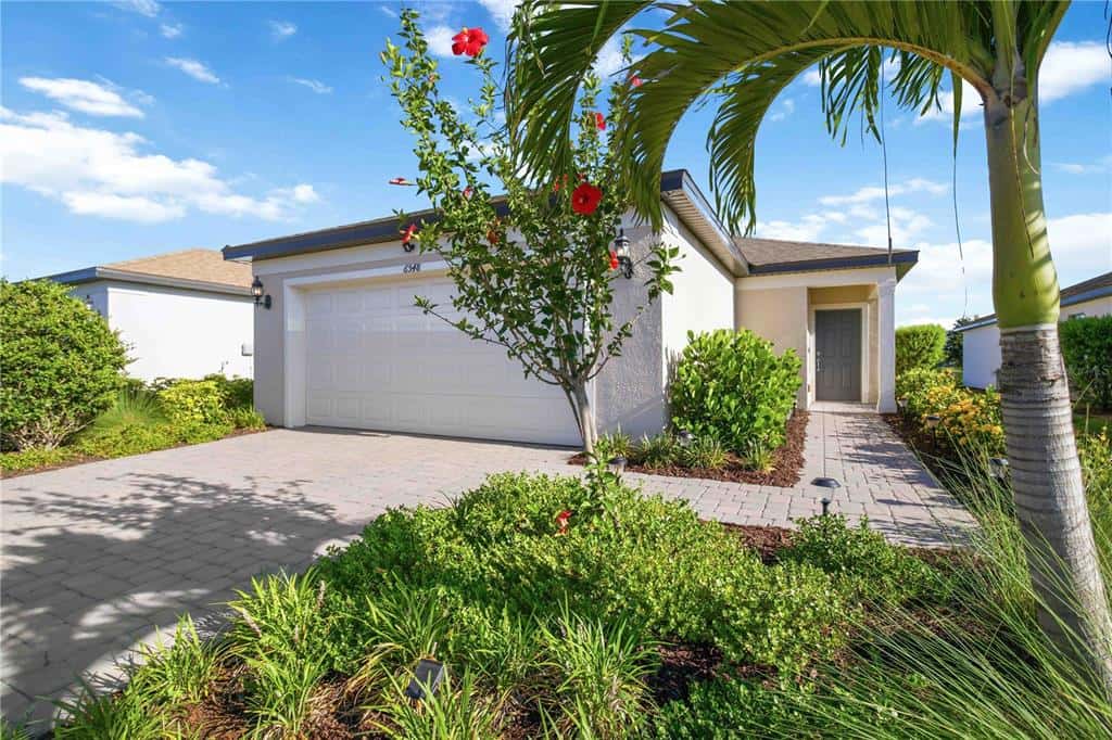 Single Family Residence in SARASOTA