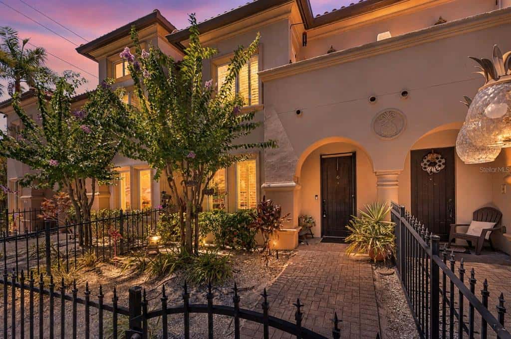 Single Family Residence in TAMPA