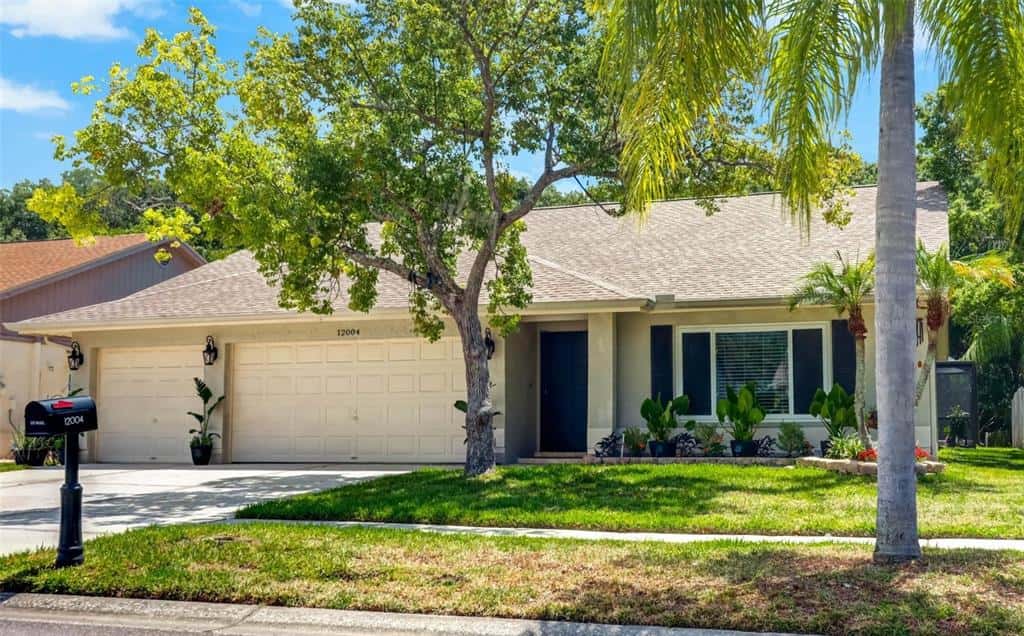 Single Family Residence in TAMPA