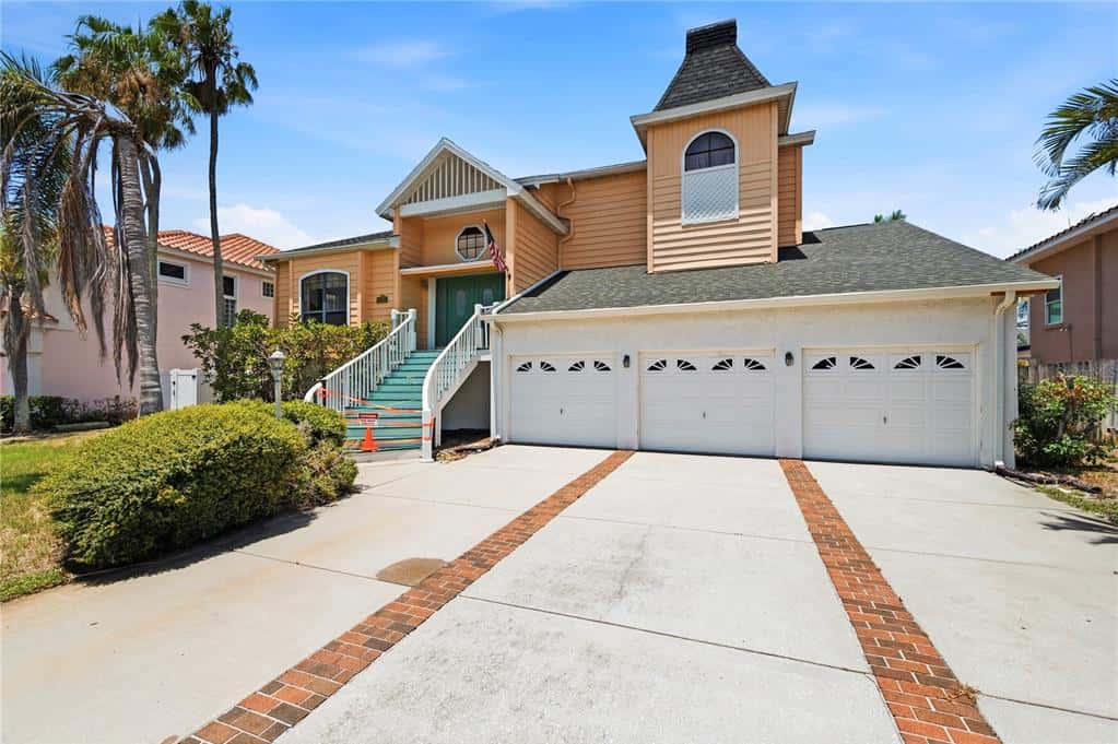 Single Family Residence in TIERRA VERDE