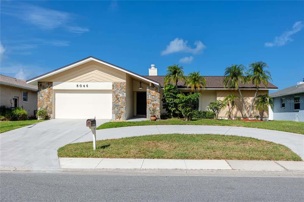 Single Family Residence in SEMINOLE