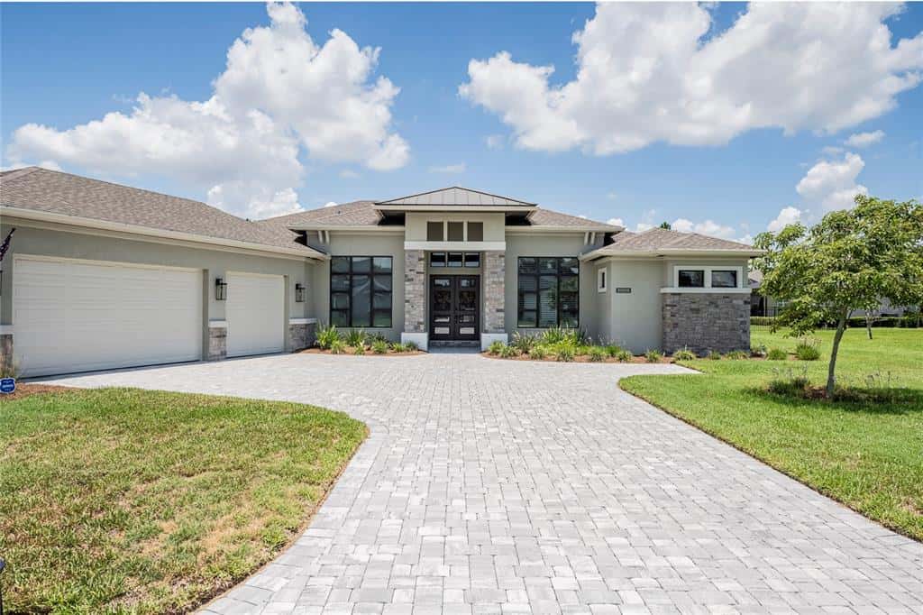 Single Family Residence in LAKELAND