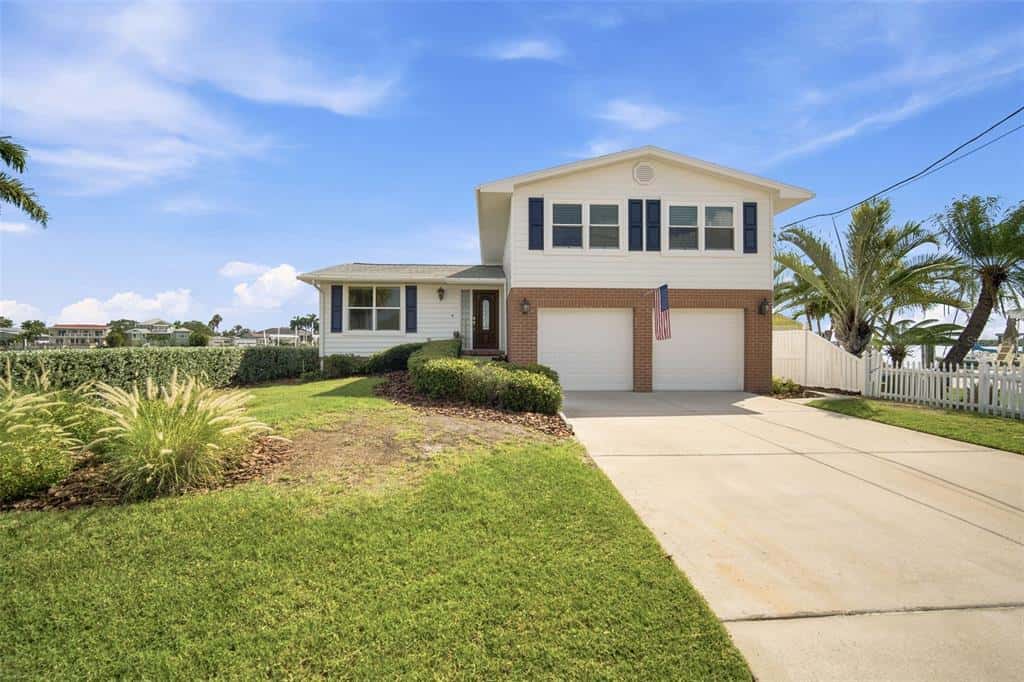 Single Family Residence in MADEIRA BEACH