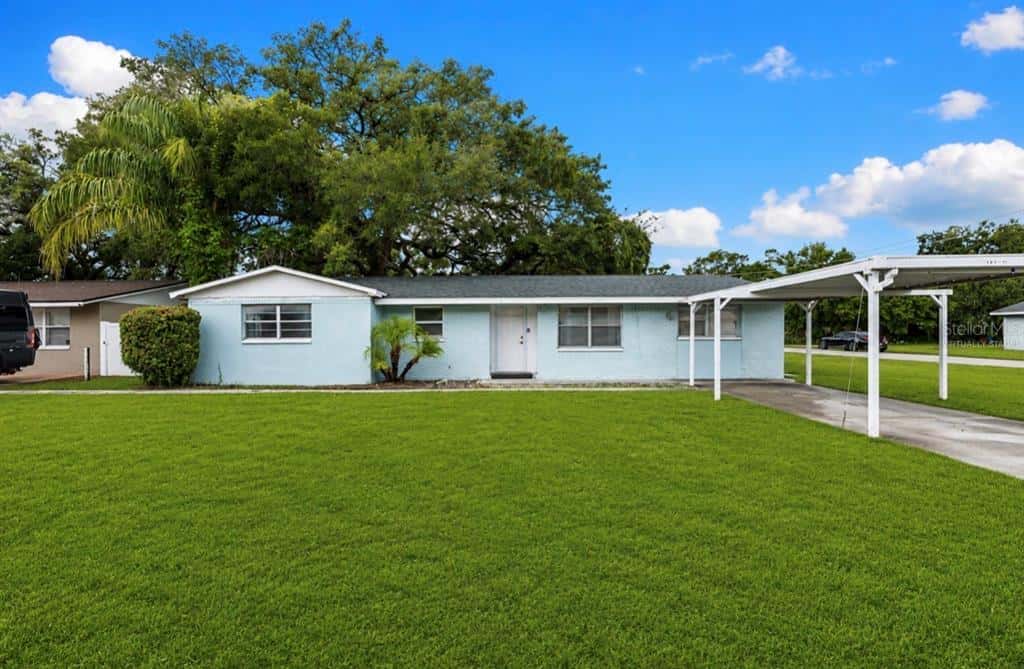 Single Family Residence in TAMPA
