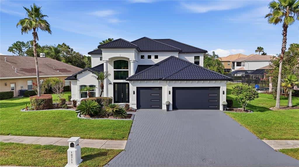 Single Family Residence in TAMPA