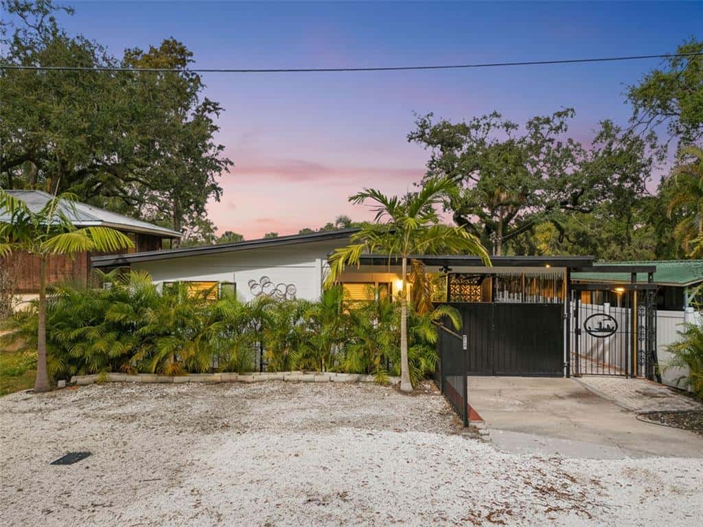 Single Family Residence in TAMPA