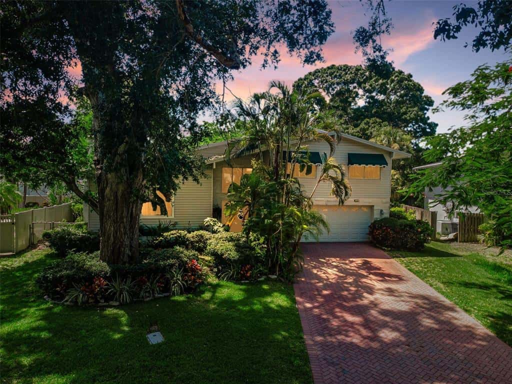 Single Family Residence in SEMINOLE