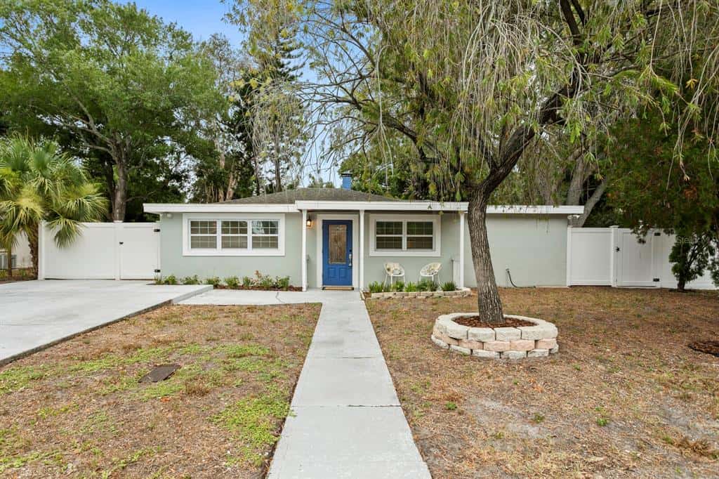 Single Family Residence in TAMPA