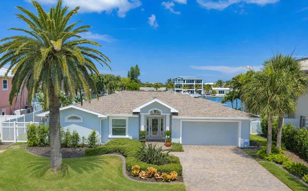 Single Family Residence in BELLEAIR BEACH