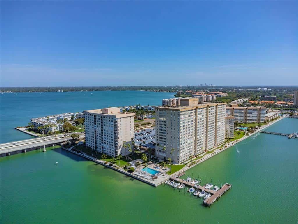 Condominium in ST PETERSBURG
