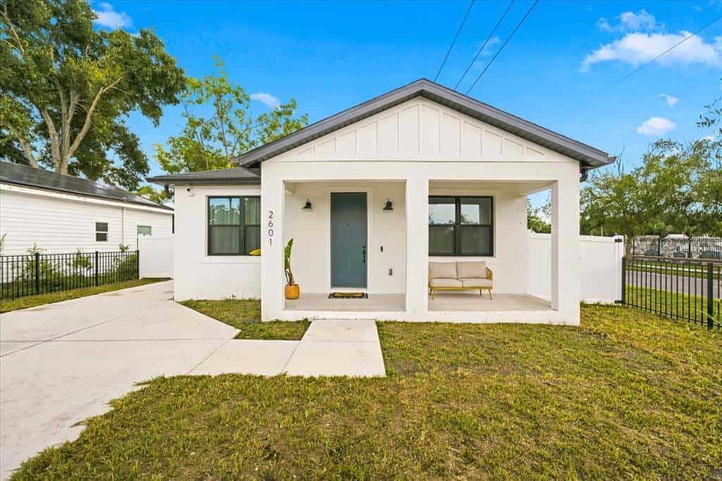 Single Family Residence in TAMPA