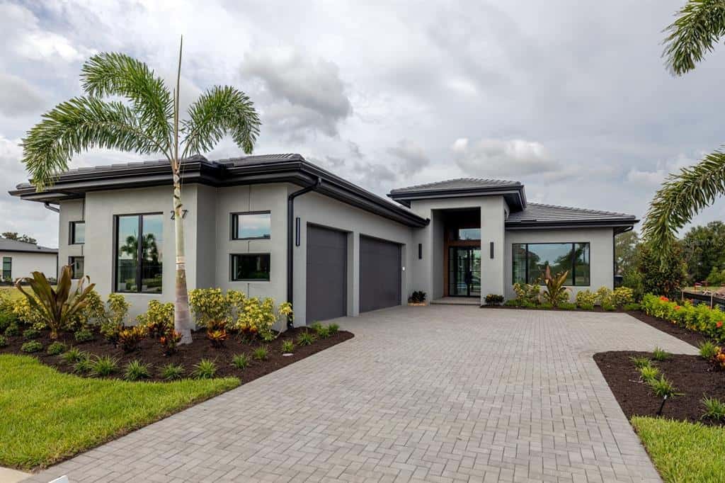 Single Family Residence in SARASOTA