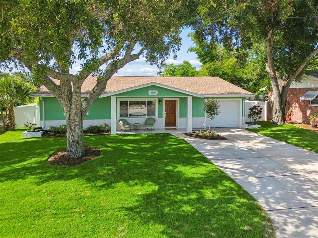 Single Family Residence in LARGO