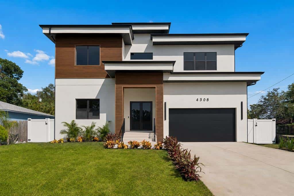 Single Family Residence in TAMPA