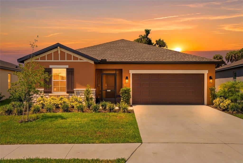 Single Family Residence in PARRISH