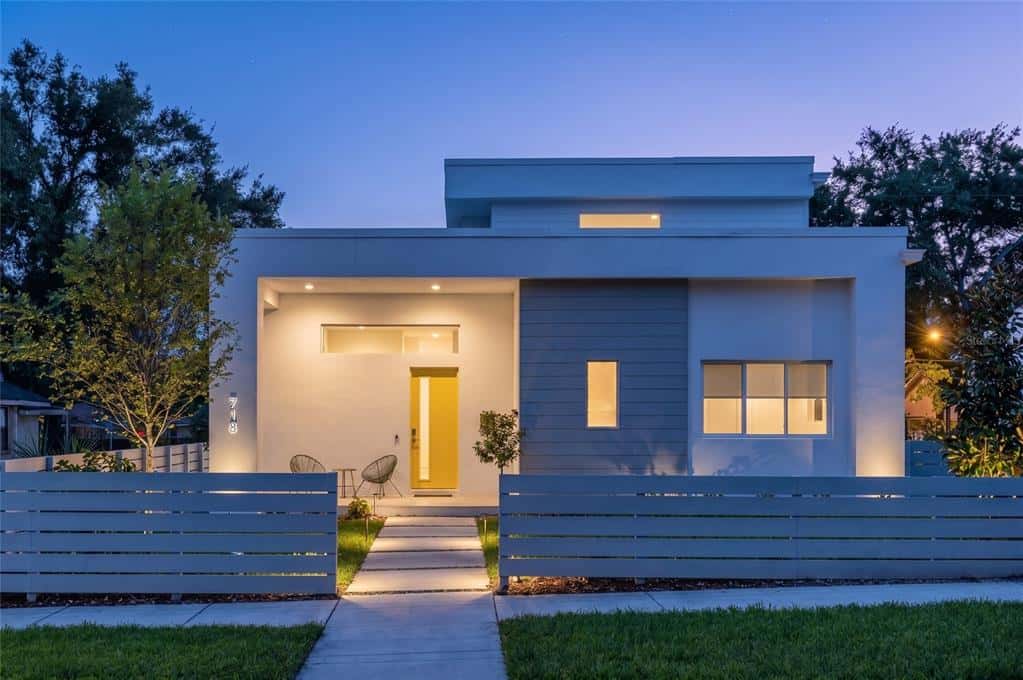 Single Family Residence in ST PETERSBURG